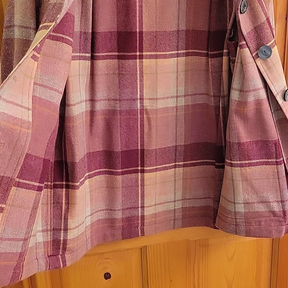 Stylish plaid wool shacket - Picture 4 of 6